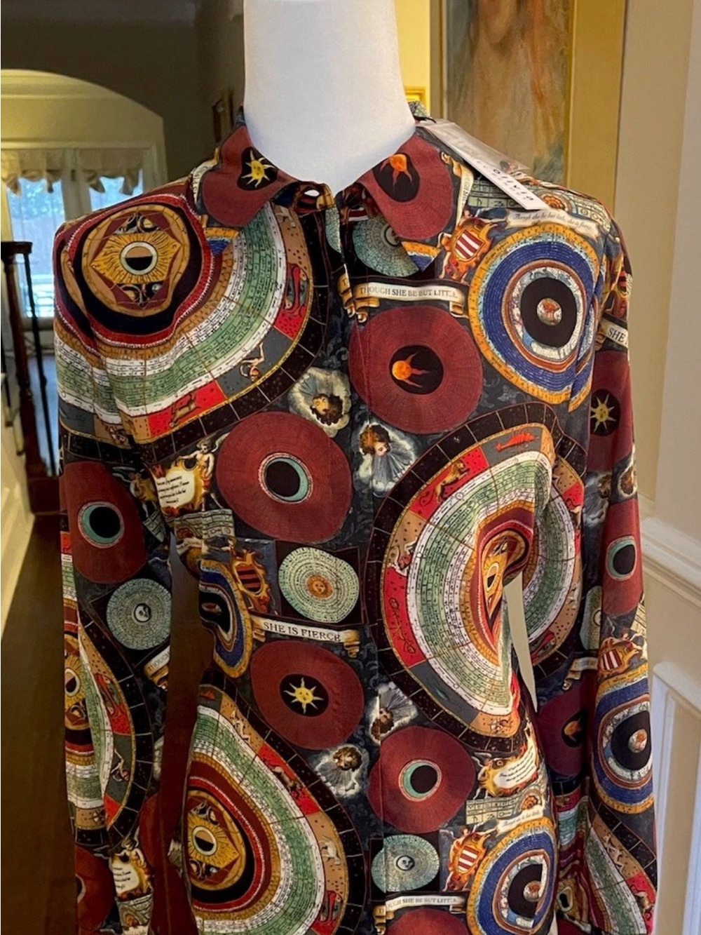 Alice + Olivia Willa silk blouse in Hand of Time NWT Sz X-large Awesome print
